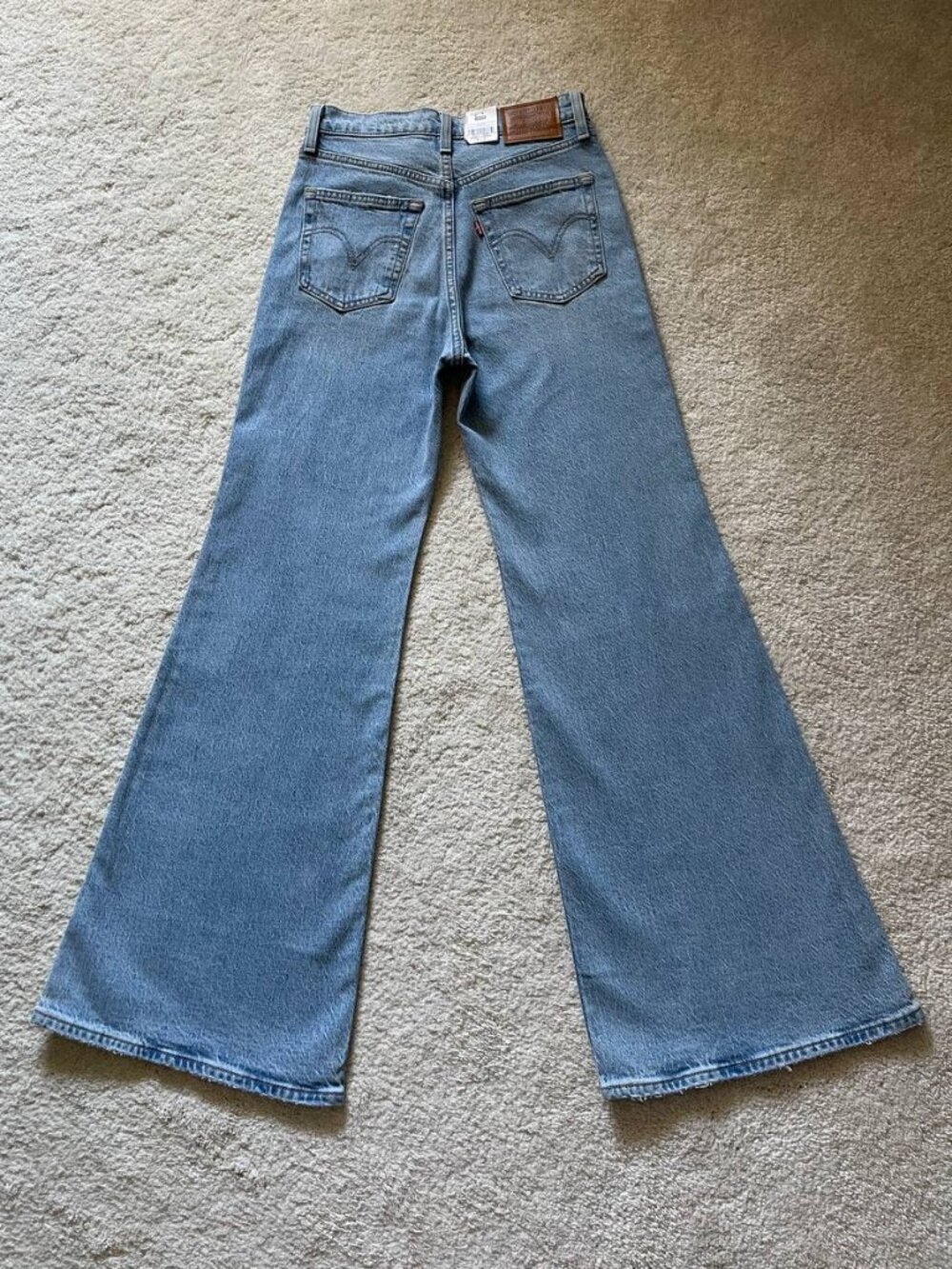 NWT Levi’s Premium Ribcage Bell High Rise Women’s Jeans Size 26/32 - Picture 6 of 13